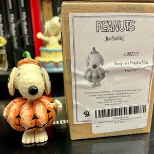 Jin Shore Snoopy figurine